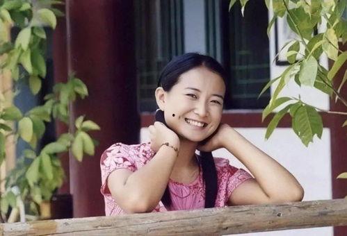 娱乐吃瓜君贾玲,娱乐吃瓜界的“瓜王”，揭秘娱乐圈幕后故事